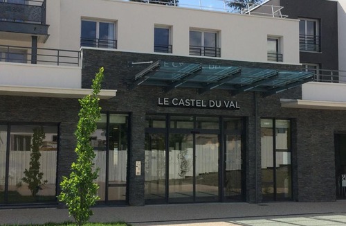 Perignat-les-Sarlieve Apartment | Domitys - Le Castel Du Val