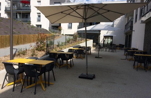 Perignat-les-Sarlieve Apartment | Domitys - Le Castel Du Val