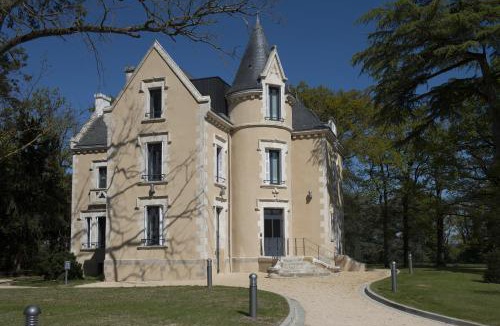Parthenay Apartment | Domitys Le Château des Plans