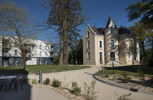 Parthenay Apartment | Domitys Le Château des Plans