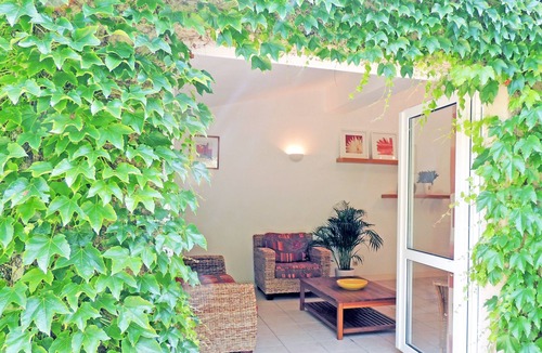 Larzac Apartment | Domme - Architect designed light and airy single-storey villa