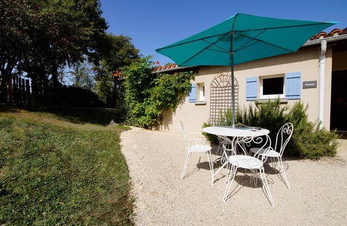 Larzac Apartment | Domme - Architect designed light and airy single-storey villa