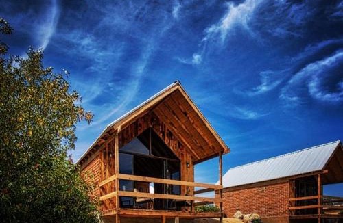 Valle de Guadalupe Ski Chalet | Don Tomas Viñedo cabañas