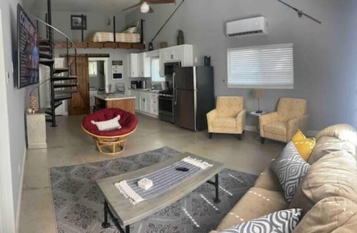 Lakehead-Lakeshore Cottage | Doney Creek Studio