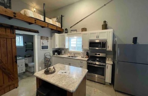 Lakehead-Lakeshore Cottage | Doney Creek Studio