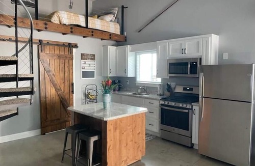 Lakehead-Lakeshore Cottage | Doney Creek Studio