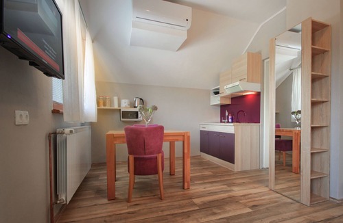 Grabovac Apartment | Donna Plitvice Lakes Stunning studio with balcony