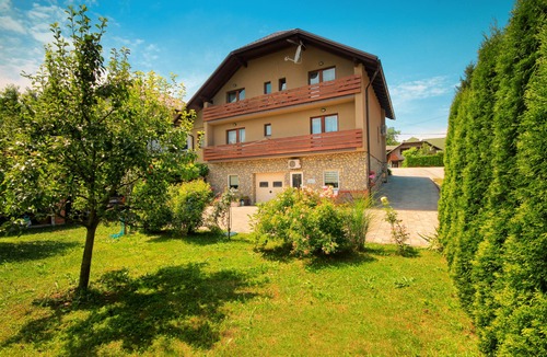 Grabovac Apartment | Donna Plitvice Lakes Stunning studio with balcony