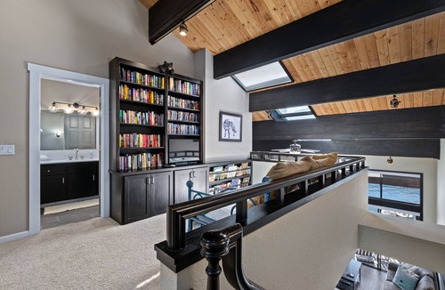 Truckee Condo | Donner Vista - Amazing Lakefront Condo with Breathtaking Panoramic Views, Private Deck