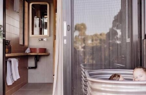 Booroobin House | Donnington Ridge Eco Cabin