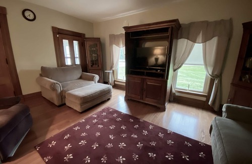 Madrid House | Don’t Rough it When You’re Away From Home; Stay at the Elliott House.