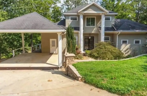 Pine Level House | Doodle Days at Lake Jordan Sleeps 18 with a Pool!n