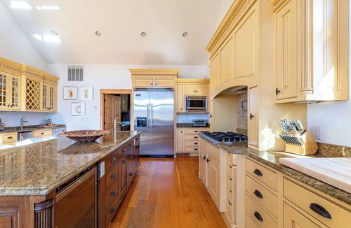 Ancram House | Doodletown Lodge & Cabin: Pool—Pickleball—Tennis+
