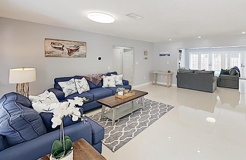 Bradenton House | Doplins Swin Spot