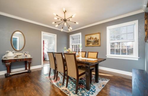 Clarksville House | Doras Dutch Cottage Charmer with Swimming Pool