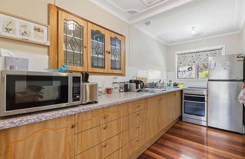 Gunderman House | Dorathee Cottage - Pet Friendly - Absolute Waterfront