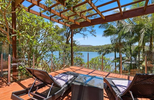 Gunderman House | Dorathee Cottage - Pet Friendly - Absolute Waterfront