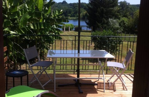 Mauzac-et-Grand-Castang Cottage | Dordogne Getaway: Riverside House with Private Parking