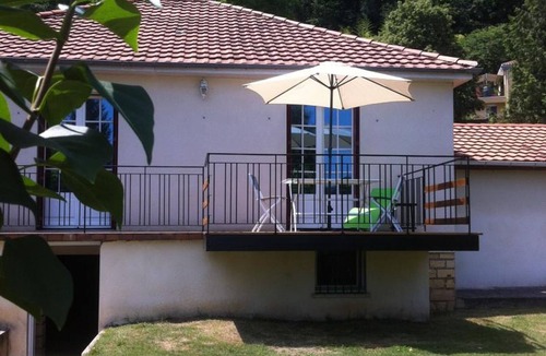 Mauzac-et-Grand-Castang Cottage | Dordogne Getaway: Riverside House with Private Parking