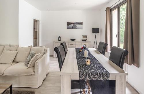 Villeneuve-sur-Lot House | Dordogne Poolside Escape