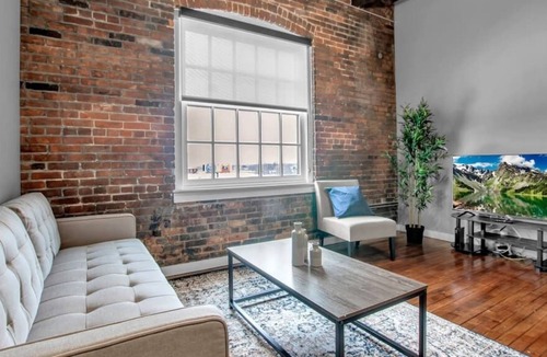 Buffalo Apartment | Dorian 402 · Luxury 2 bedroom Loft Apartment w/ free parking