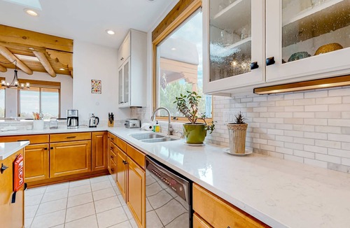 Canoncito House | Dos Vistas | Panoramic Views | Firepits & Hot Tub