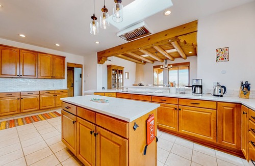 Canoncito House | Dos Vistas | Panoramic Views | Firepits & Hot Tub