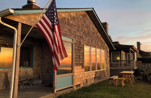 Arch Cape Cabin | Dot's Beachfront Bungalow Off-Grid Haven
