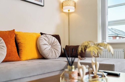 Erdington Apartment | Dote Haven Stylish 2 Bed Apartment with Free parking