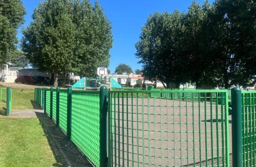 Sheerness Ski Chalet | Dottys van warden springs caravan park