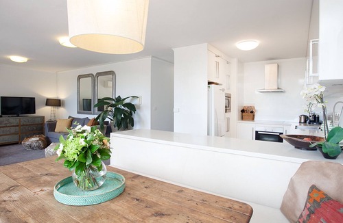 Double Bay Apartment | Double Bay three-bedroom apartment with pool