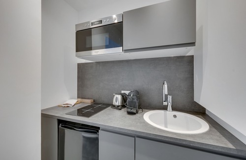 Pere Lachaise Hotel | Double-bed apartment in apart'hotel Le Bellevue