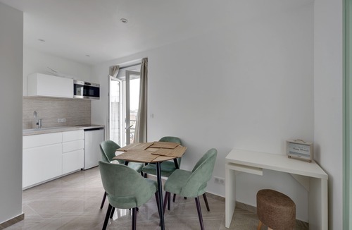 Pere Lachaise Hotel | Double-bed apartment in apart'hotel Le Bellevue