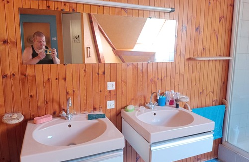 Fruges Bed & Breakfast | Double bed & single bed Tv Netflix & Amazon Video