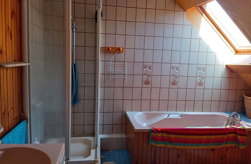 Fruges Bed & Breakfast | Double bed & single bed Tv Netflix & Amazon Video