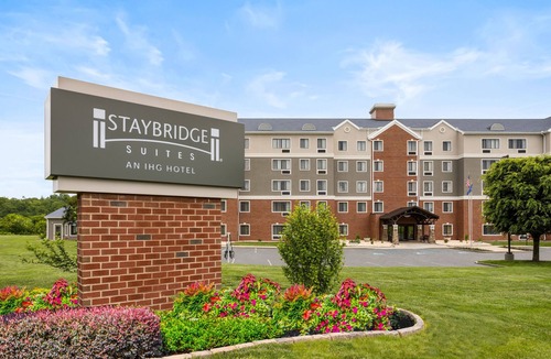 Harrisburg Apartment | Double-Bed Studio Suite w/Full Kitchen, Sleeps 4