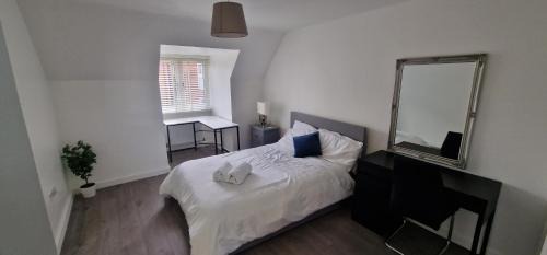Eccles House | Double Bedroom Ensuite