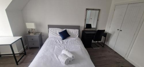 Eccles House | Double Bedroom Ensuite