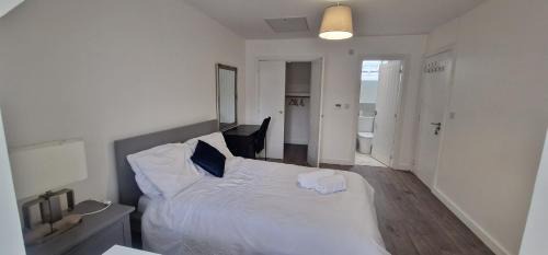 Eccles House | Double Bedroom Ensuite