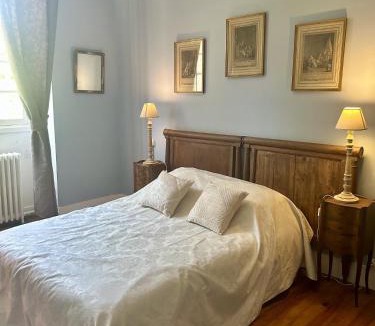 Beuzevillette Villa | Double bedroom gîte in a castle in Normandy