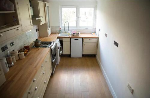 Sutton Central Apartment | Double bedroom in ashared flat