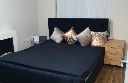 Cheadle House | Double bedroom in Cheadle