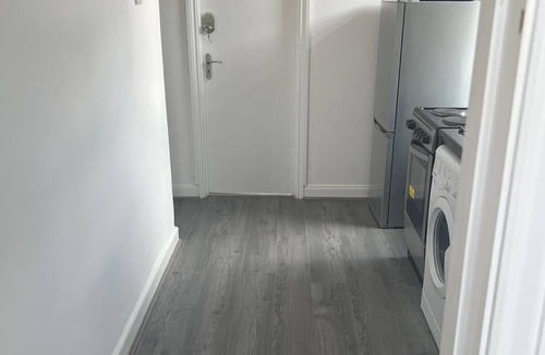 Clayhall House | Double Bedroom, London, Sleeps 2