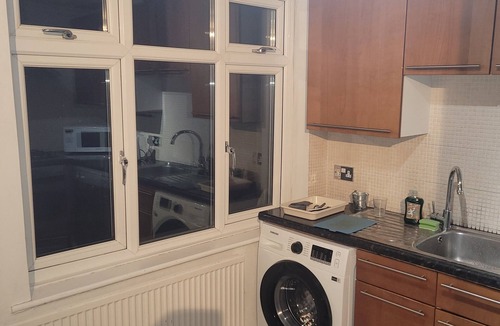 Earlsfield Apartment | Double bedroom near Wimbledon