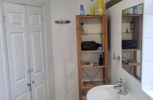 Earlsfield Apartment | Double bedroom near Wimbledon