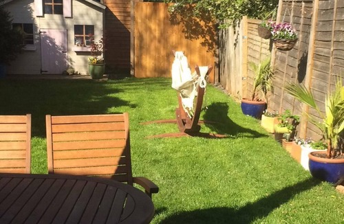 Wimbledon Park Apartment | Double bedroom with private bathroom