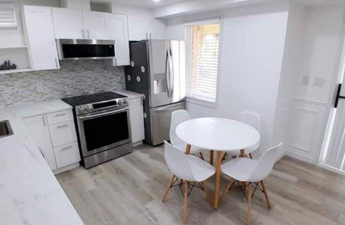 Orillia House | ❤ Double Delight Getaway: 2 Homes + 2 Hot Tubs ❤