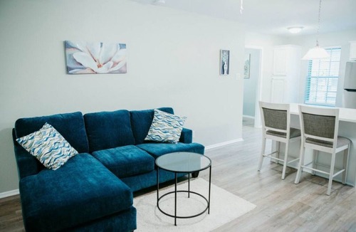 Jacksonville House | Double Diamond Rentals - Modern Home For Travelers