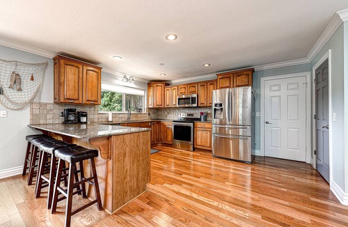 Bella Vista House | Double Down: Spacious Lakefront Retreat with Stunning Views & Hot Tub