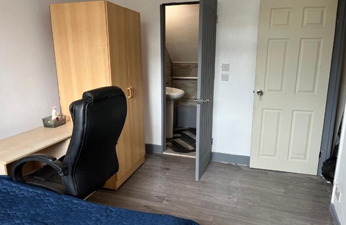 Sheffield House | Double En-suite bedroom